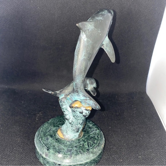 SPI DOLPHINS SCULPTURE METAL BRASS ON GREEN MARPLE VINTAGE - Picture 2 of 6